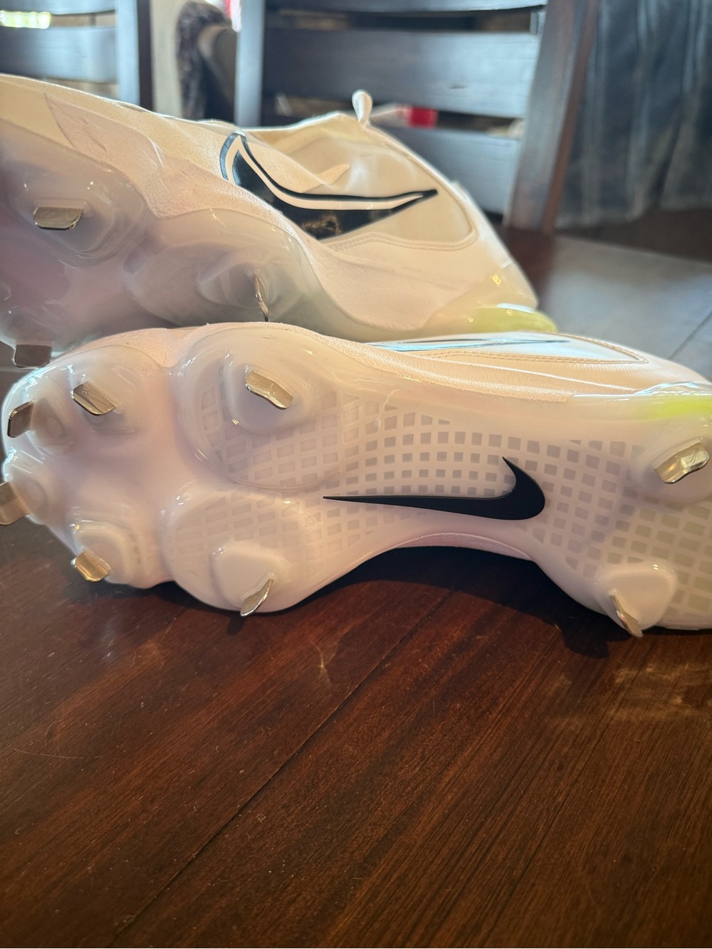 Nike White and Black Men’s Baseball Cleats